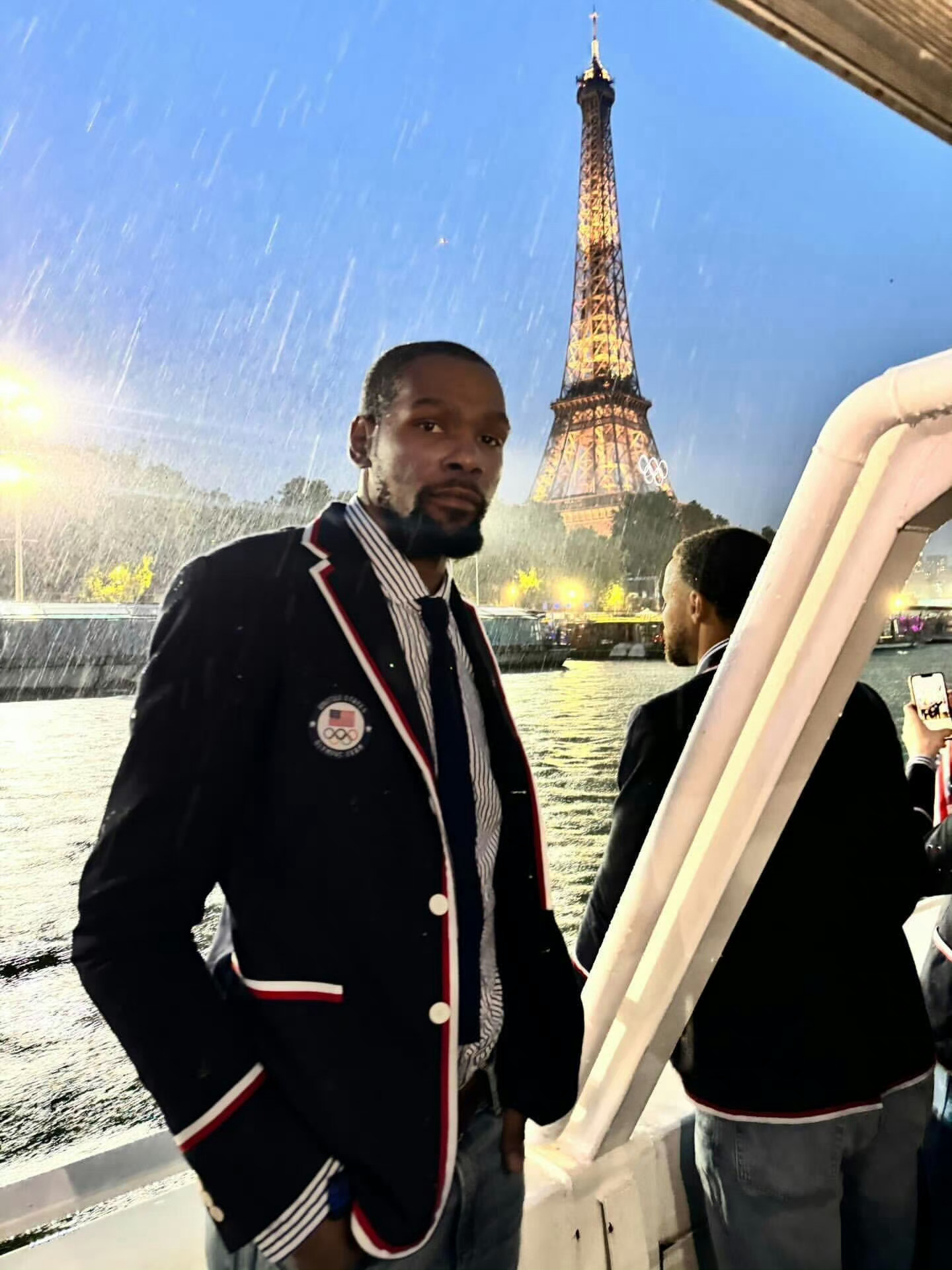 关于杜兰特关键节点赛况扑朔迷离，塞尔维亚队带队取胜！的信息