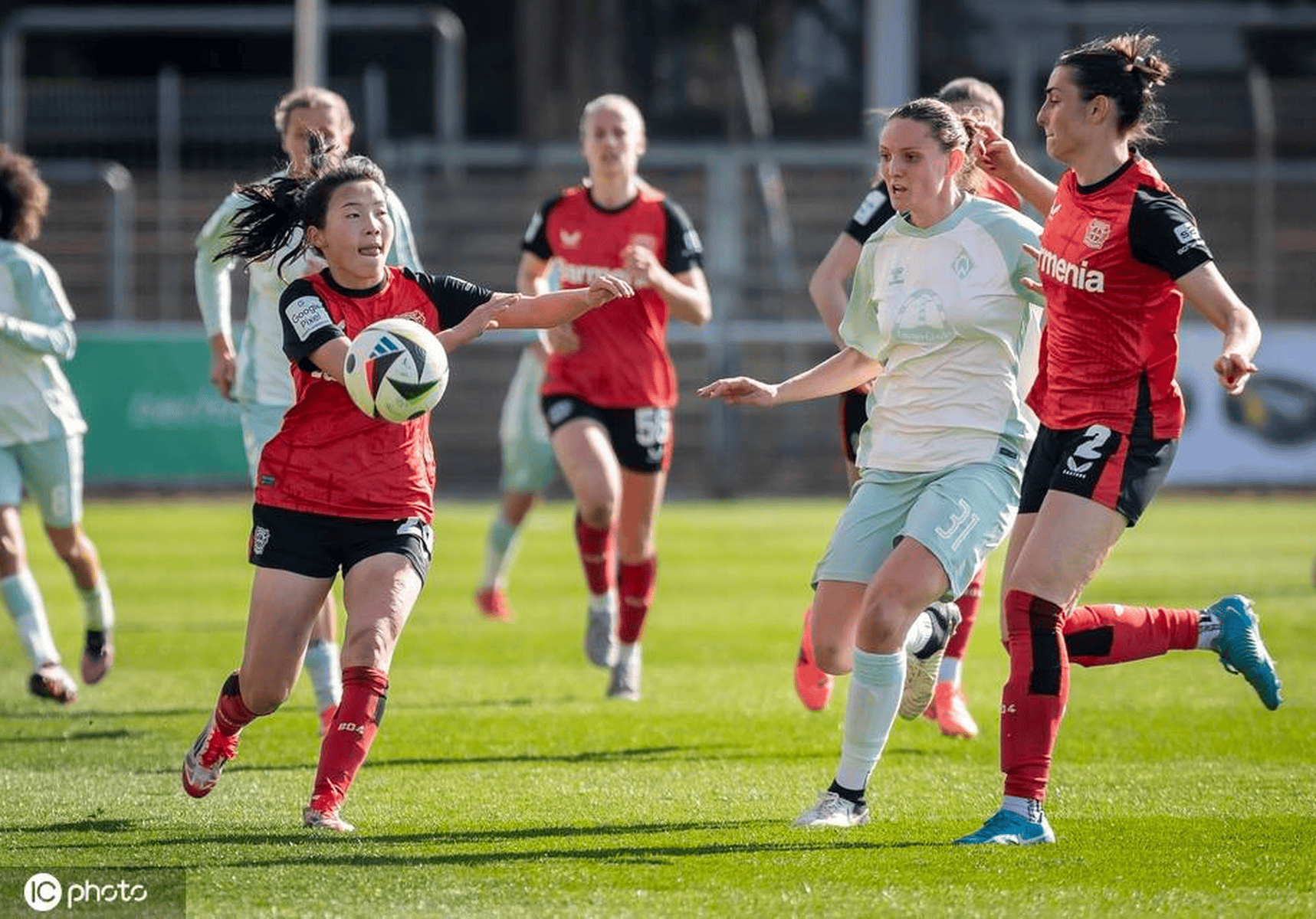 关于加时末段勒沃库森备战法国杯，防线松动细节曝光，更衣室稳定，更衣室氛围转暖的信息