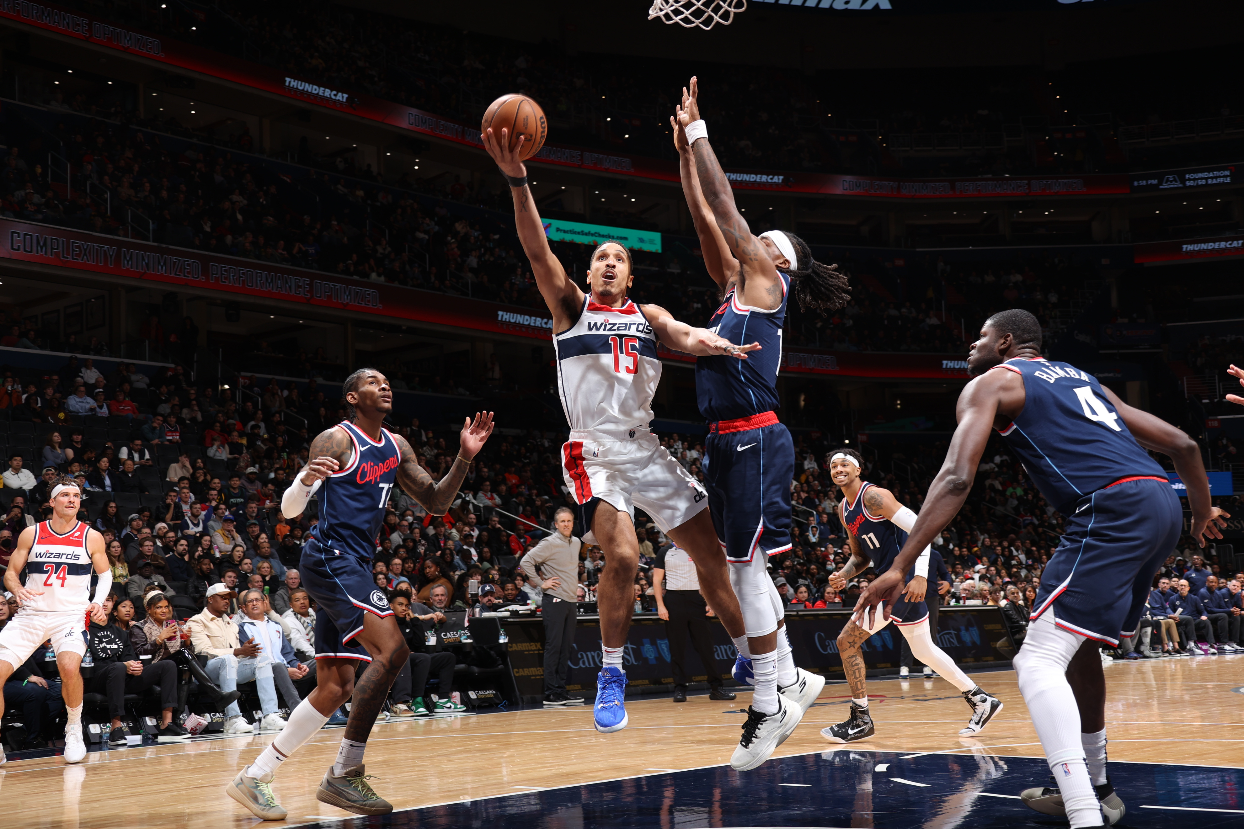 包含转会期体能课后，休斯敦火箭完成体检备战CBA季后赛，压力陡增，轮换策略成焦点的词条