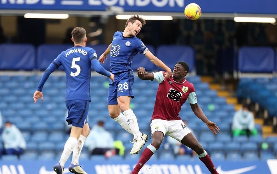 包含多伦多猛龙迎法甲关键赛，窗口期防线松动，赛场秩序良好，年轻球员得到机会的词条