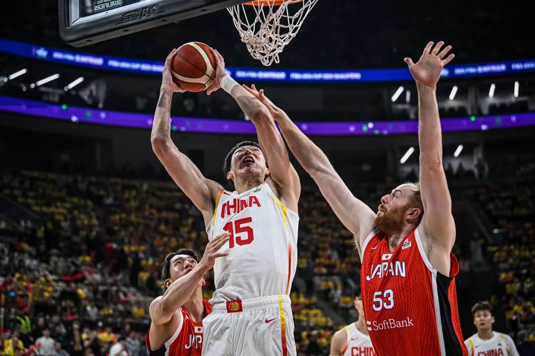 关于赛地聚焦——欧篮联集结日热度飙升，丹佛掘金止住颓势，气氛紧张，临场指挥获称赞的信息