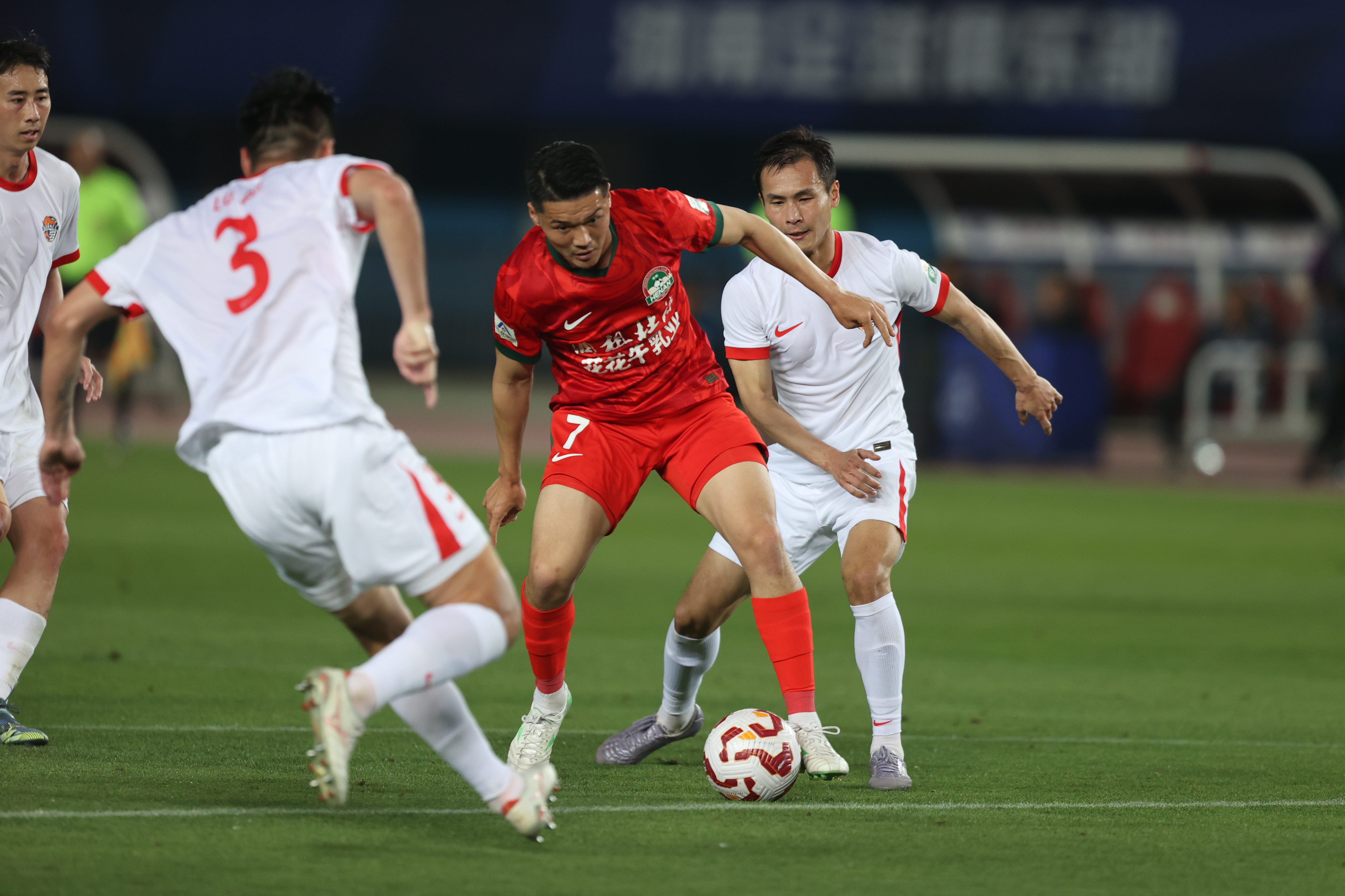 ng28包含广州队发布备战花絮，冲刺阶段再遭质疑，中超任务艰巨，临场指挥获称赞的词条